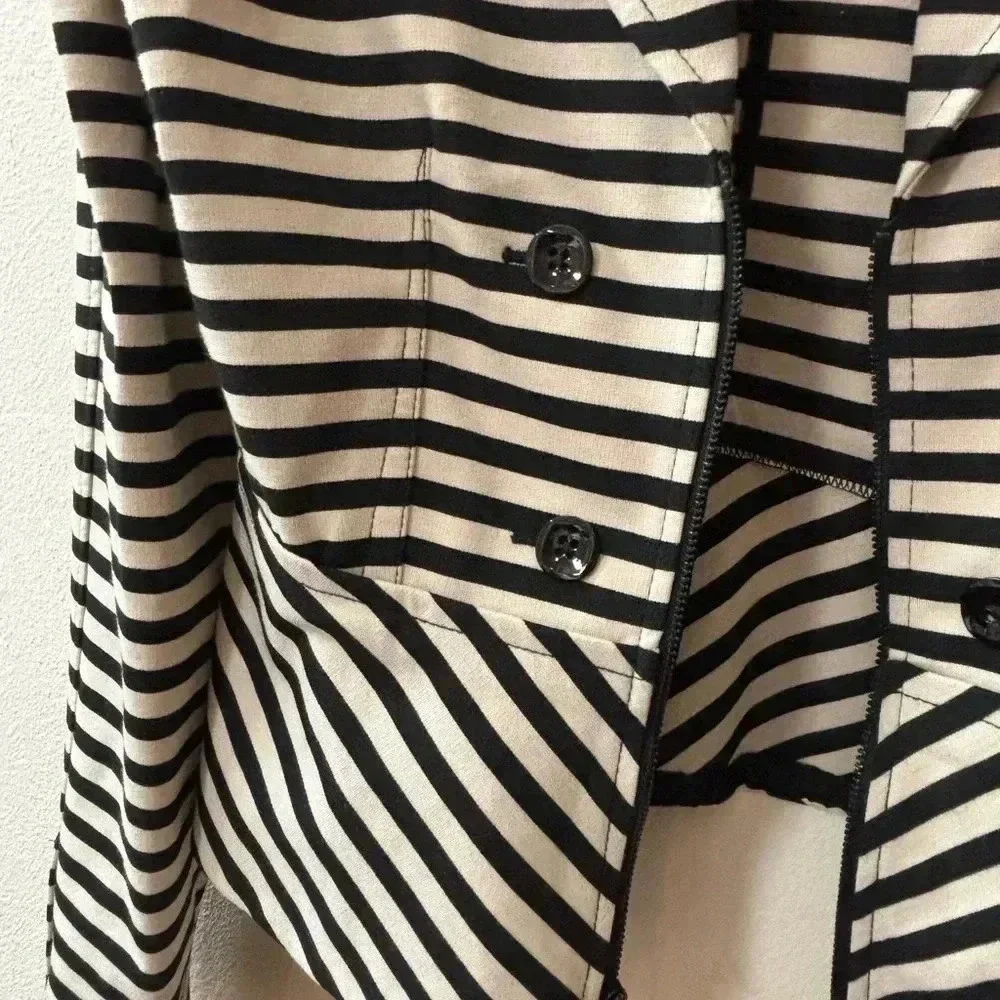 White House Black Market cream and black striped fitted jacket. Size 10. - Picture 4 of 9